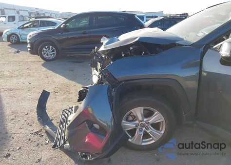 2021 Toyota Rav4 Xle z USA, uszkodzony, nr VIN 2T3W1RFV2MC171463